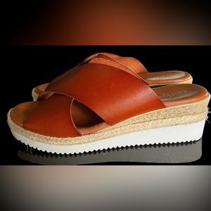 BERTUCHI NWOT Leather Crossover Sandals